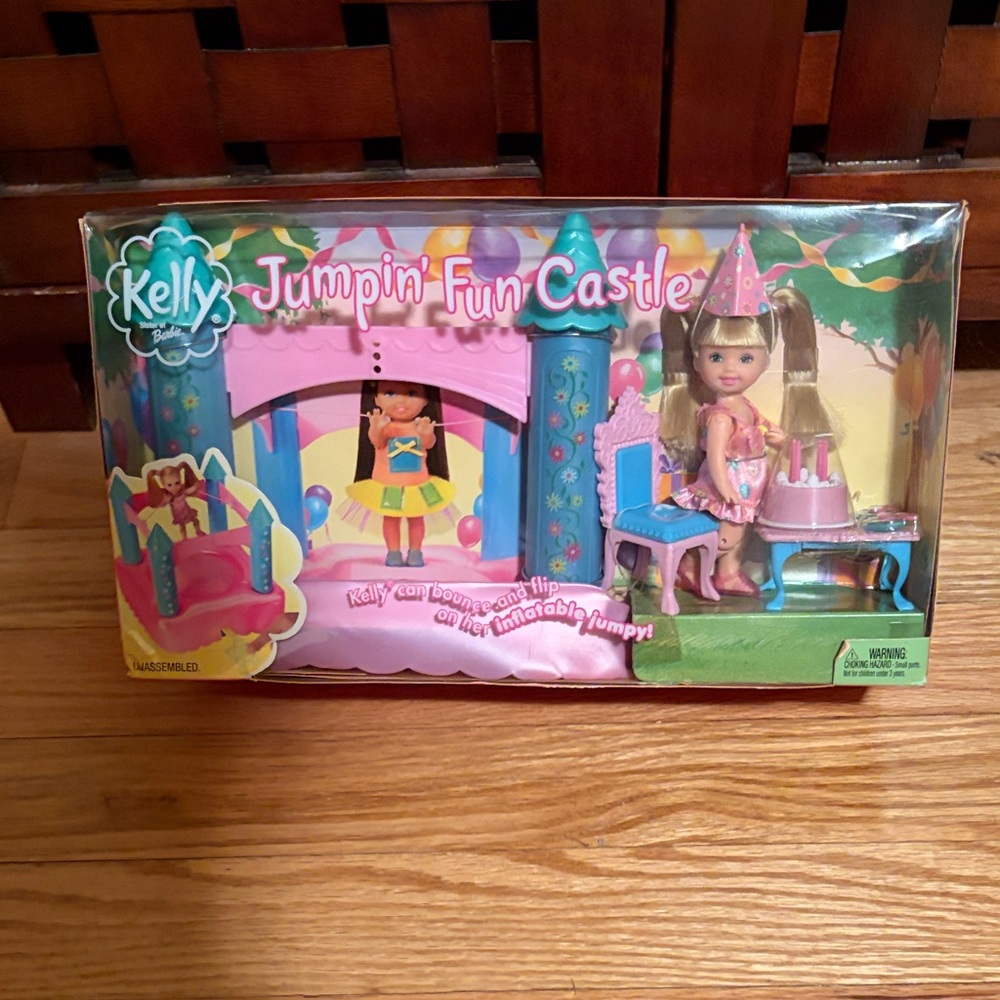 Vintage 2002 Kelly sister of Barbie Jumpin' Fun Castle Playset